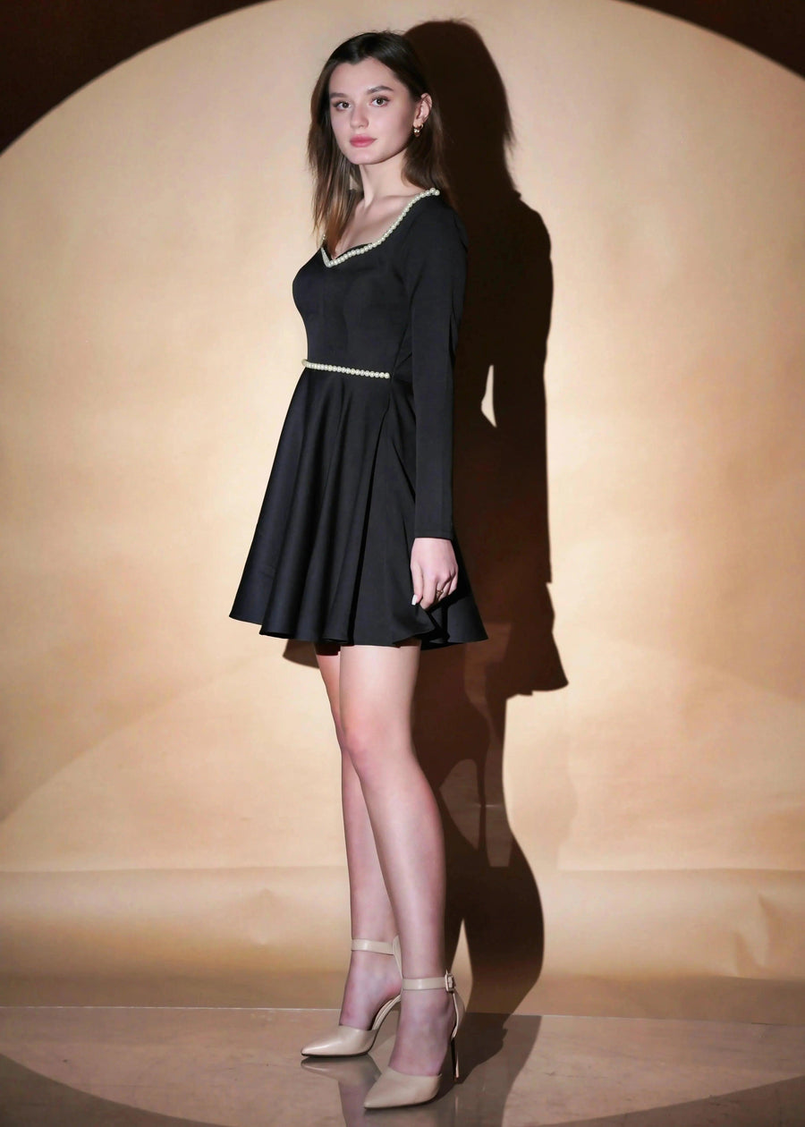 BLACK SWEETHEART NECK PEARL EMBRACE SHORT SKATER DRESS - Her Soul